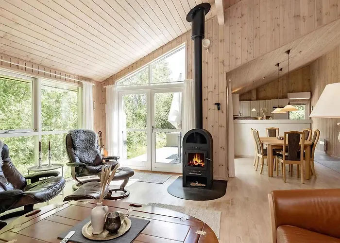 Cozy With And Fireplace * Aalbaek