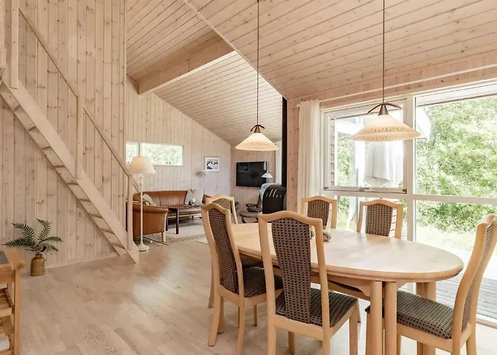 Cozy With And Fireplace Holiday home