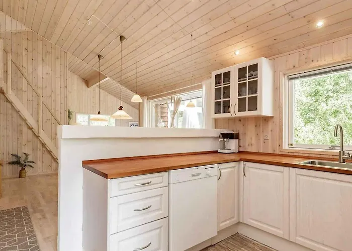 Cozy With And Fireplace Holiday home