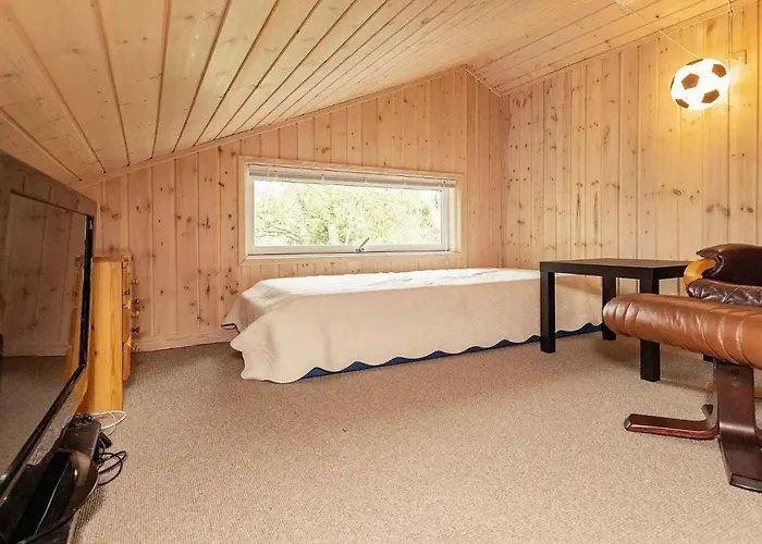 Cozy With And Fireplace * Aalbaek